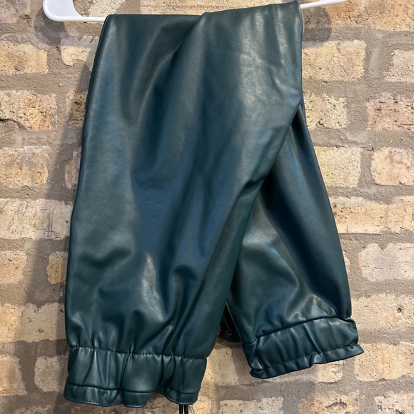 Edgy & Chic Faux Leather Jogger Pants - Abercrombie & Fitch (Size Medium) - Picture 3 of 8